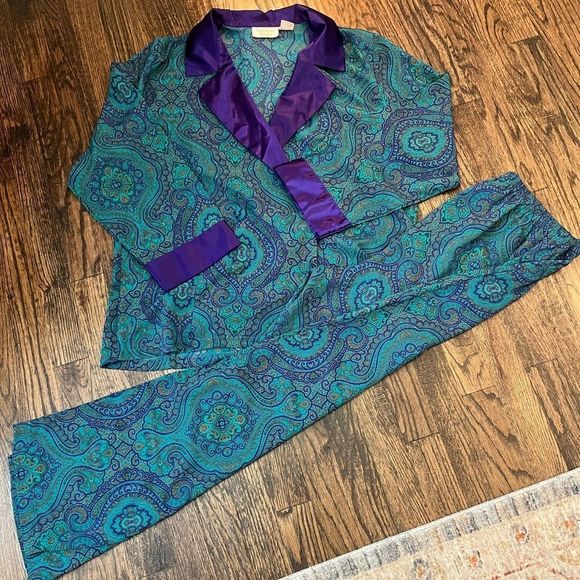 ⭐️Victoria’s Secret Gold Label Vintage Paisley Pajama Set Medium, teal purple - Picture 1 of 5
